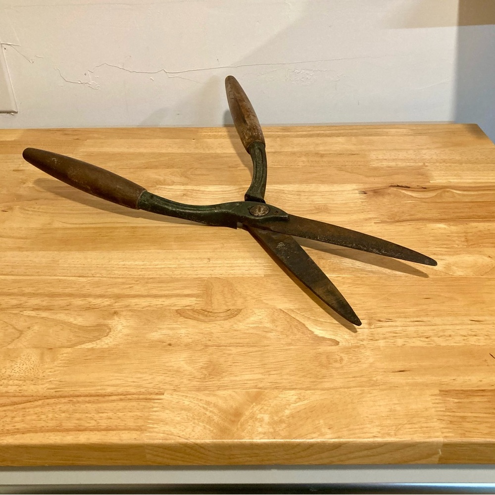 Vintage Garden Shears Loppers Wood Handle Tool Rusty 20”